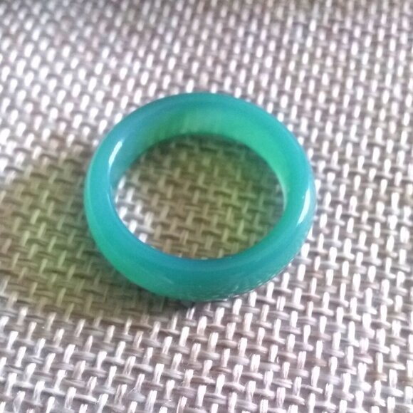 Kelly Green Agate ~ Slim Stone Ring Band Size 8 ~ Friendship + Promise Rings - Picture 6 of 11